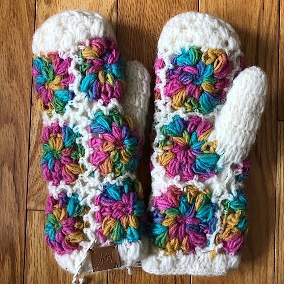 Ark Fair Trade Floral New Zealand Wool Mittens - Picture 3 of 8